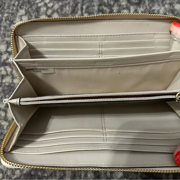 Coach Vintage Cream Ivory Leather Gold Logo Hardware Ashley Zip Around Wallet - Picture 3 of 8